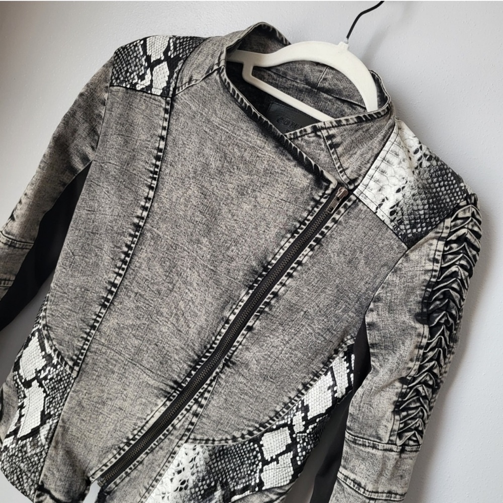 EUC COMME USA Denim and Snake print jacket